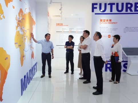 广州市政协党组成员周亚伟一行莅临918博天堂新材开展调研